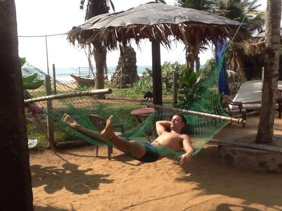 Oyo 459 Barasti Beach Resort Kalutara Buitenkant foto